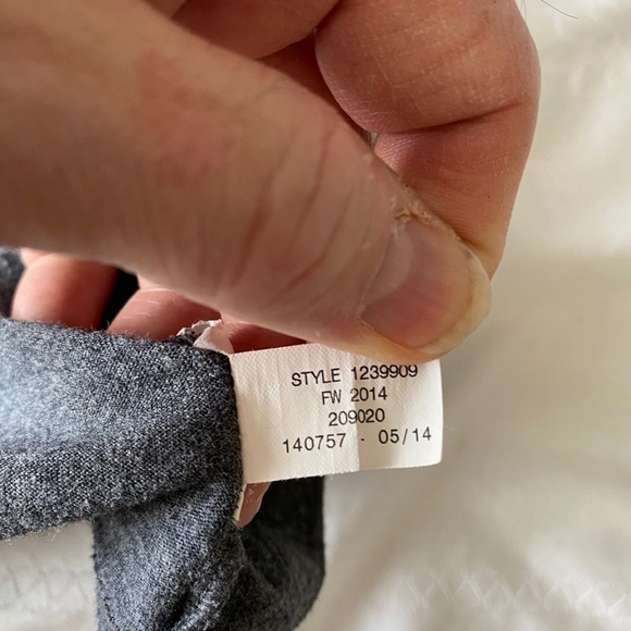 Under Armour Women's Gray Casual Athletic T-shirt Size Large - Picture 9 of 10